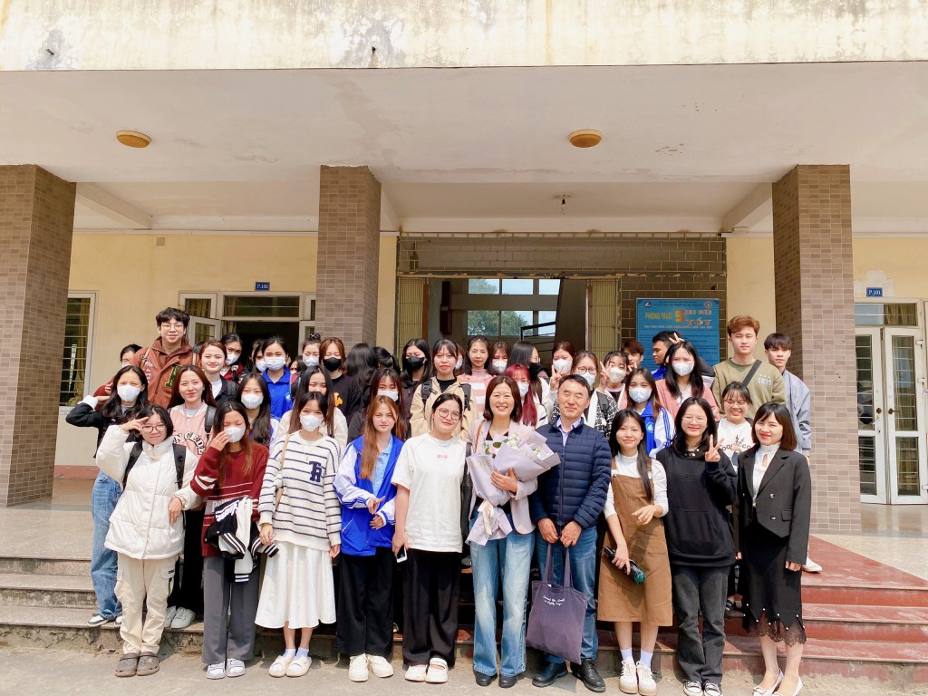 Sinh viên ngành Hàn Quốc Học TNUS: “Hào hứng học hỏi” trong chuỗi giờ học ngoại khóa cùng các chuyên gia uy tín từ Việt Nam và Hàn quốc